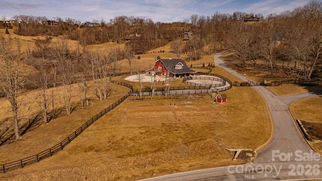 214 Summerset Drive, Hendersonville, NC 28792