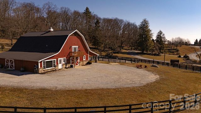 214 Summerset Drive, Hendersonville, NC 28792