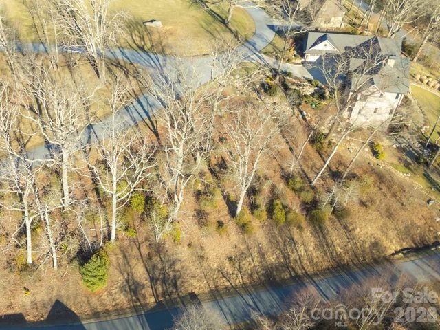 214 Summerset Drive, Hendersonville, NC 28792