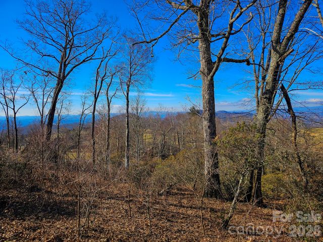 214 Summerset Drive, Hendersonville, NC 28792