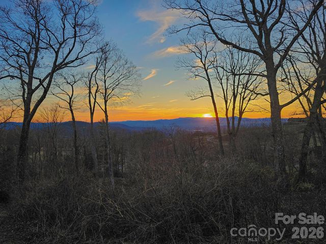 214 Summerset Drive, Hendersonville, NC 28792