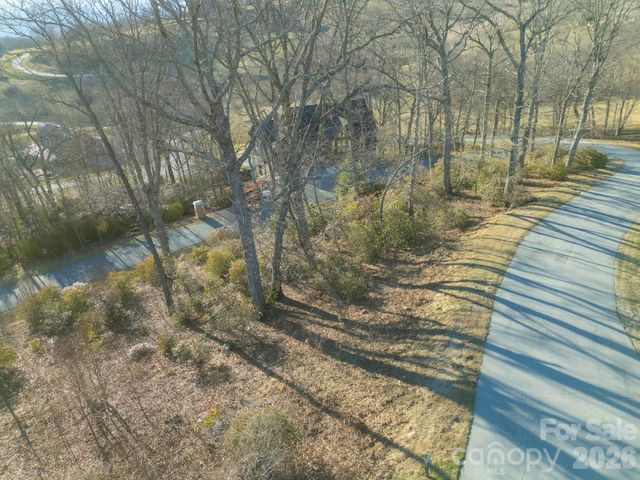 214 Summerset Drive, Hendersonville, NC 28792