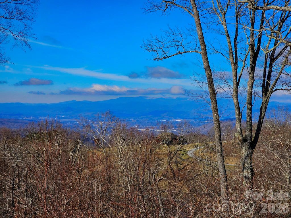 214 Summerset Drive, Hendersonville, NC 28792