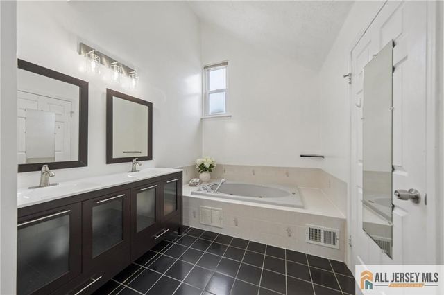 282 Kraemer Court 282, East Brunswick, NJ 08816