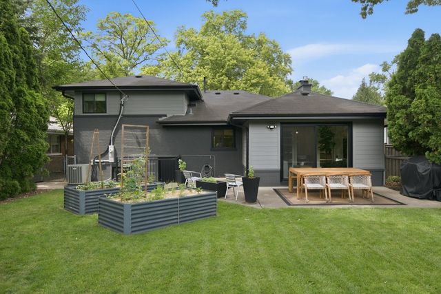 1505 Hoffman Avenue, Park Ridge, IL 60068