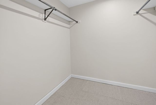 39 Neillian St 39, Bedford, MA 01730