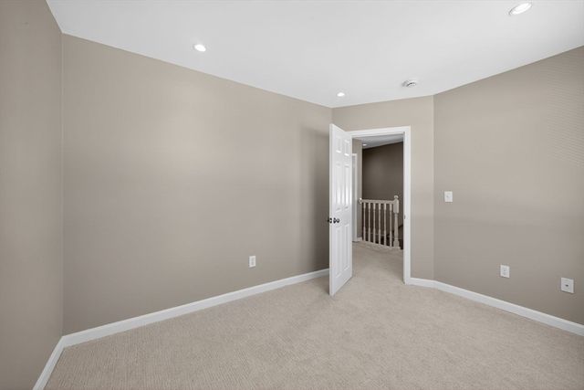 39 Neillian St 39, Bedford, MA 01730