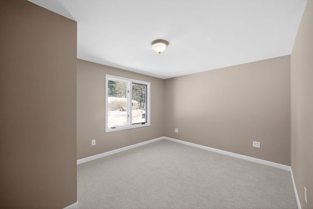 39 Neillian St 39, Bedford, MA 01730