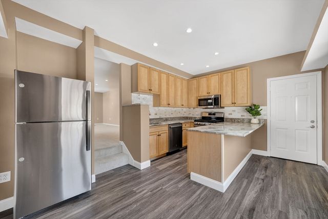 39 Neillian St 39, Bedford, MA 01730