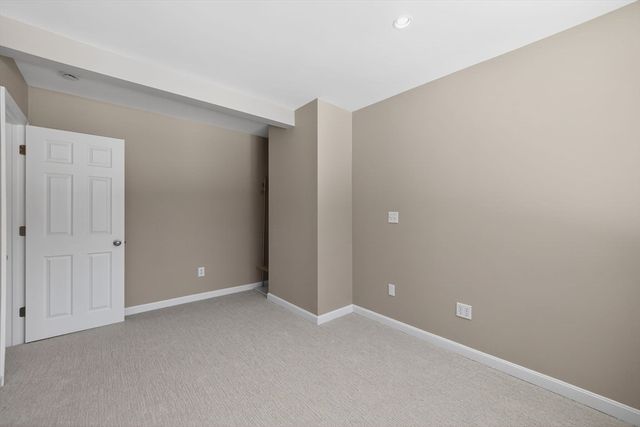 39 Neillian St 39, Bedford, MA 01730