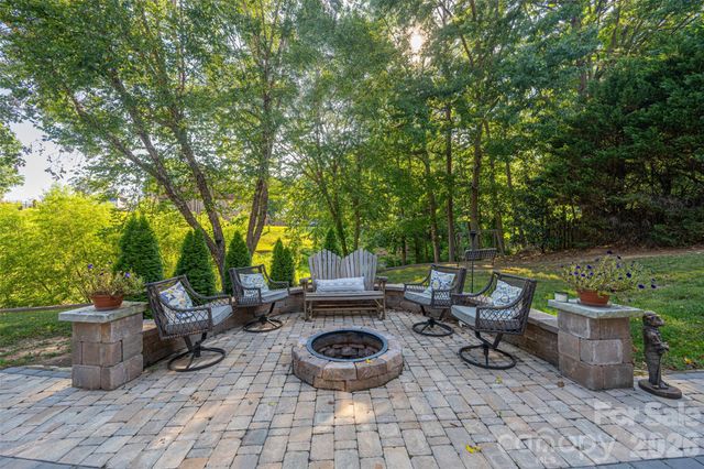 2041 Fairways Drive, Cherryville, NC 28021