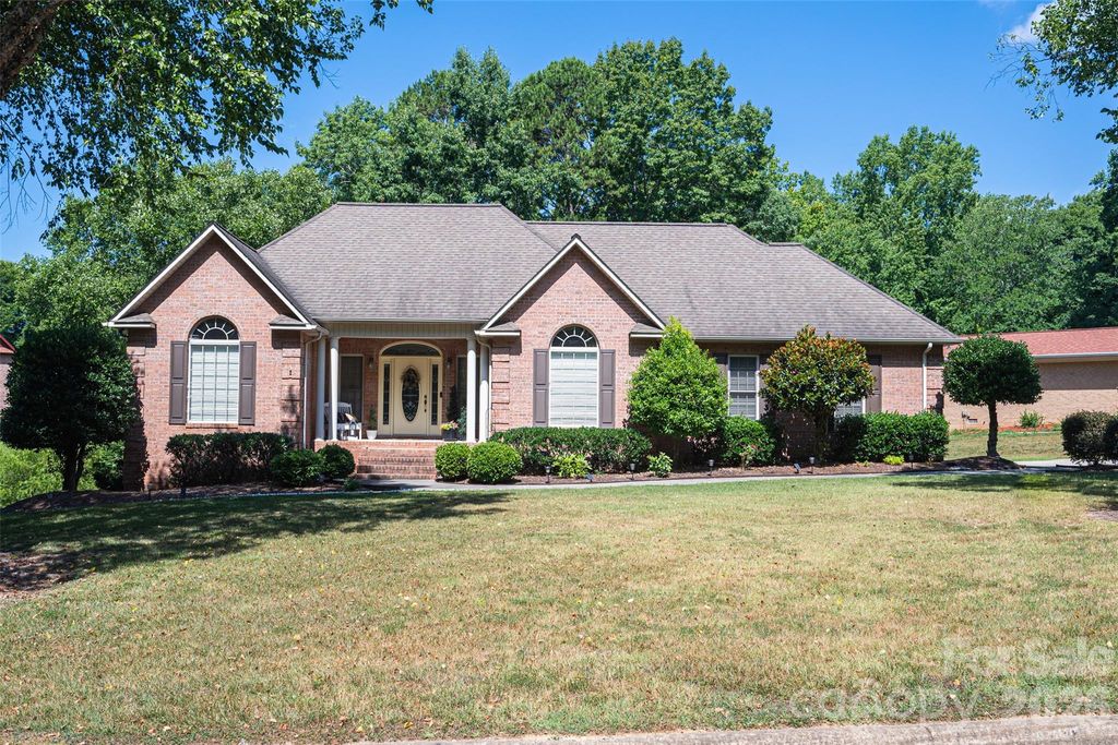2041 Fairways Drive, Cherryville, NC 28021