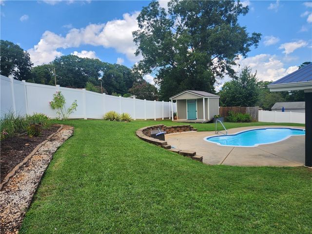 103 Clearwater Drive, Seneca, SC 29672