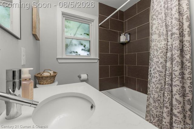 2012 Cummings Avenue, Berkley, MI 48072