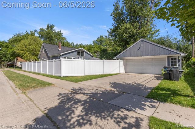 2012 Cummings Avenue, Berkley, MI 48072