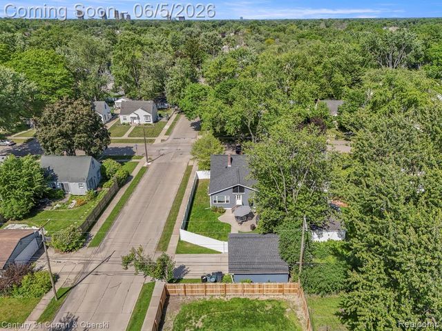 2012 Cummings Avenue, Berkley, MI 48072