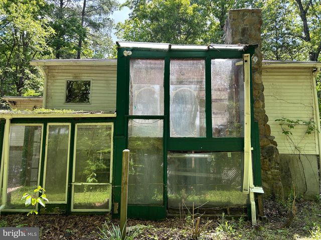 751 JOHNNYCAKE LN, Harpers Ferry, WV 25425