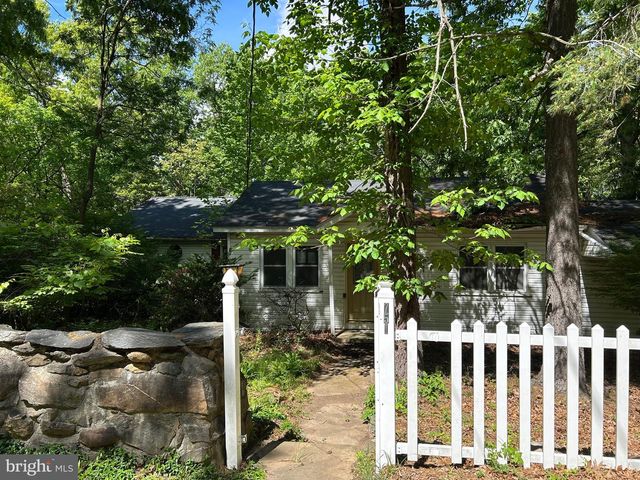 751 JOHNNYCAKE LN, Harpers Ferry, WV 25425