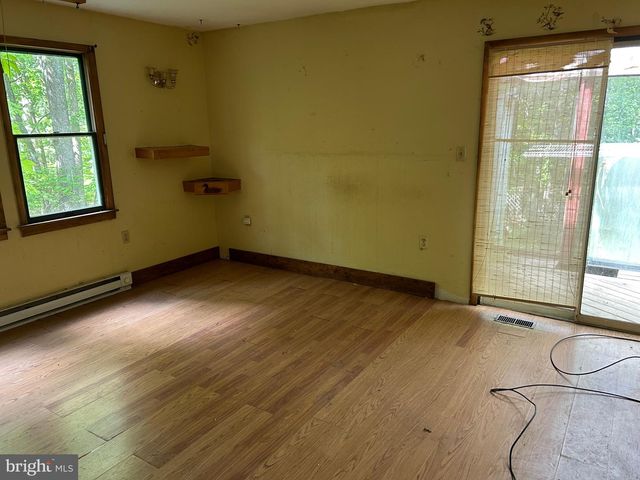 751 JOHNNYCAKE LN, Harpers Ferry, WV 25425