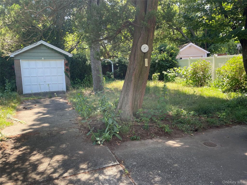 80-31 64th Lane, Glendale, NY 11385 — photo 3