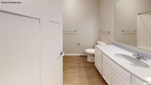 2592 MIDDLE Road 206, Bettendorf, IA 52722