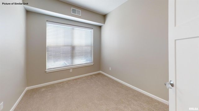 2592 MIDDLE Road 206, Bettendorf, IA 52722