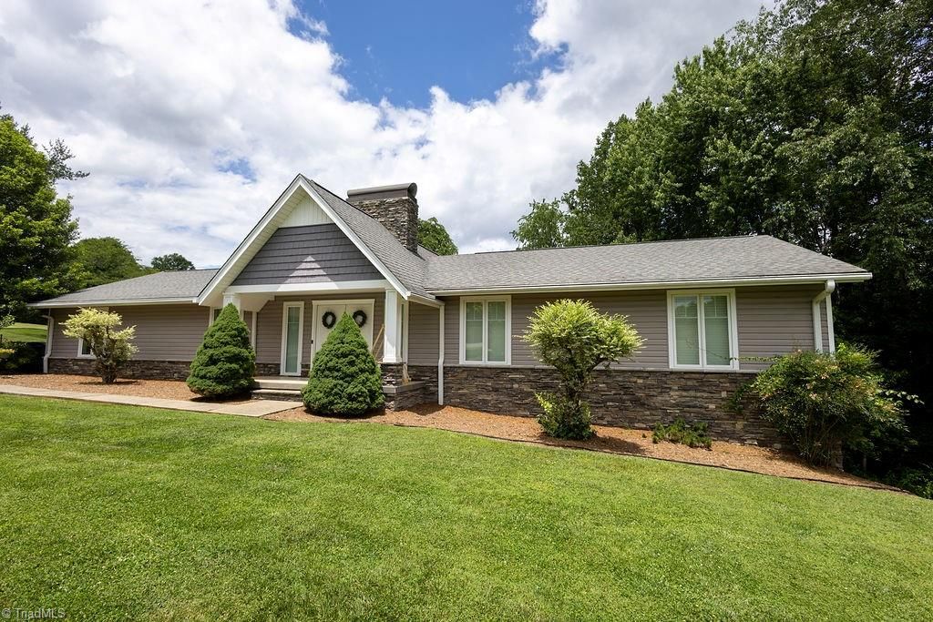123 Greenbriar Street, Mount Airy, NC 27030