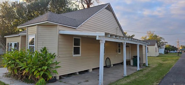 221 E Spur Ln, Gramercy, LA 70052