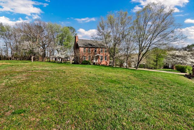 930 Doe Run Ct, Adams, TN 37010