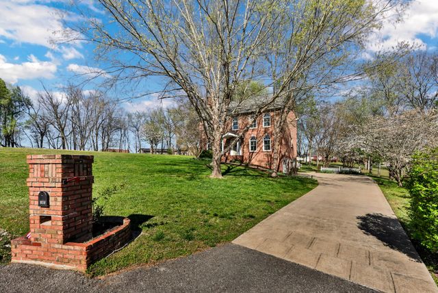 930 Doe Run Ct, Adams, TN 37010