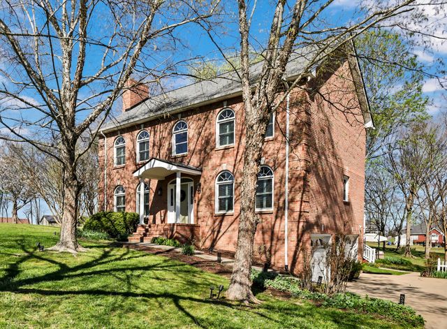 930 Doe Run Ct, Adams, TN 37010