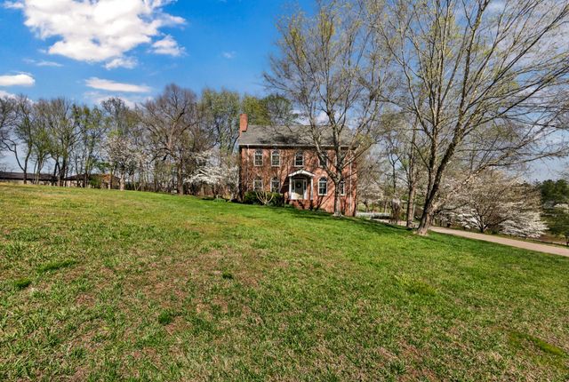 930 Doe Run Ct, Adams, TN 37010