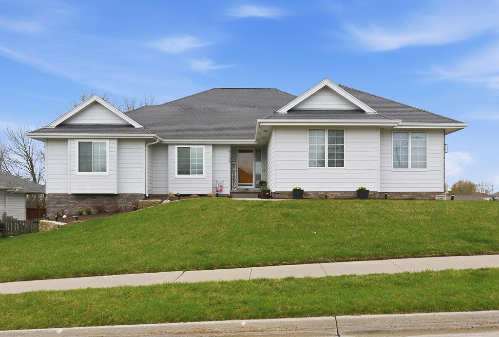 4105 GLADBROOK Drive, Council Bluffs, IA 51503