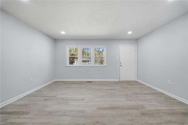 1941 Weber AVE, Chesapeake, VA 23320