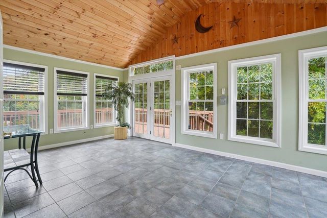 28 Duncan Farms Road, Manchester, NH 03102