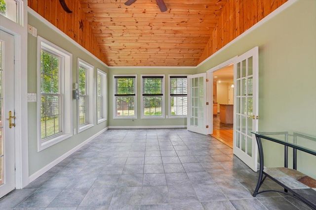 28 Duncan Farms Road, Manchester, NH 03102