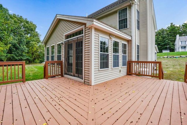 28 Duncan Farms Road, Manchester, NH 03102