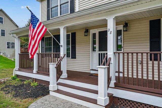 28 Duncan Farms Road, Manchester, NH 03102