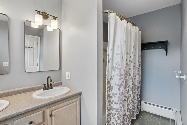 28 Duncan Farms Road, Manchester, NH 03102