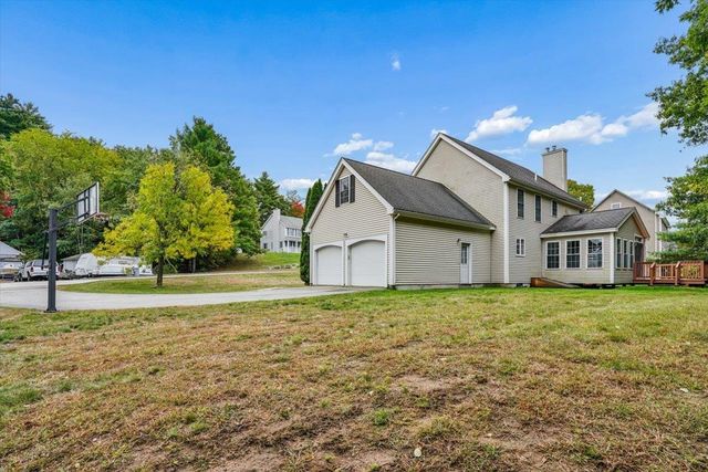 28 Duncan Farms Road, Manchester, NH 03102