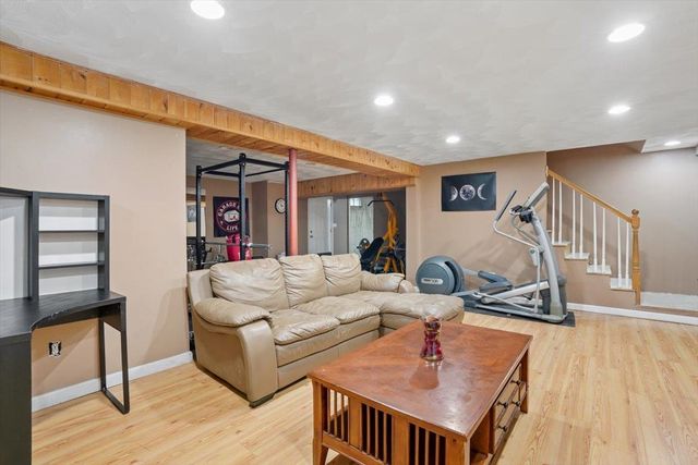 28 Duncan Farms Road, Manchester, NH 03102