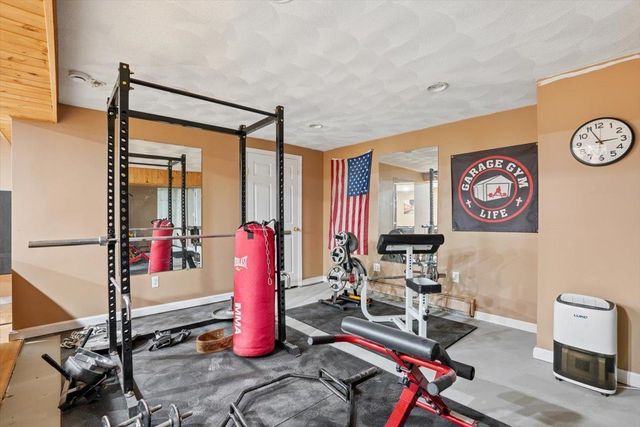 28 Duncan Farms Road, Manchester, NH 03102