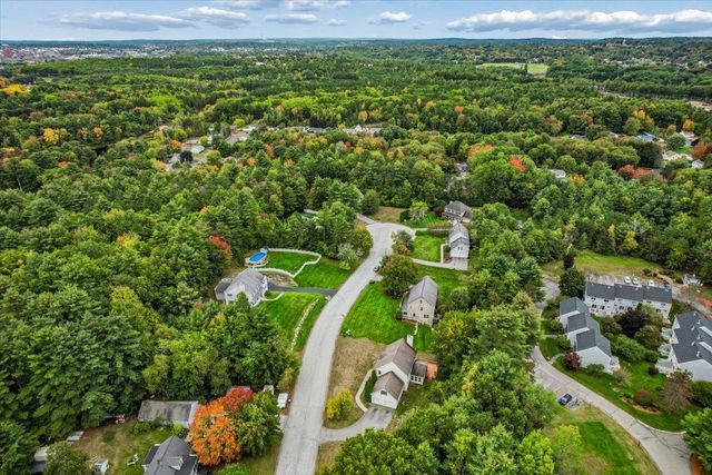 28 Duncan Farms Road, Manchester, NH 03102
