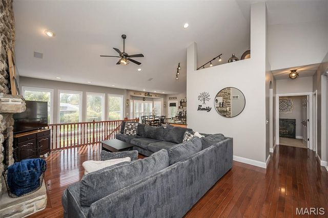 628 Tanya Court Drive, St Louis, MO 63129