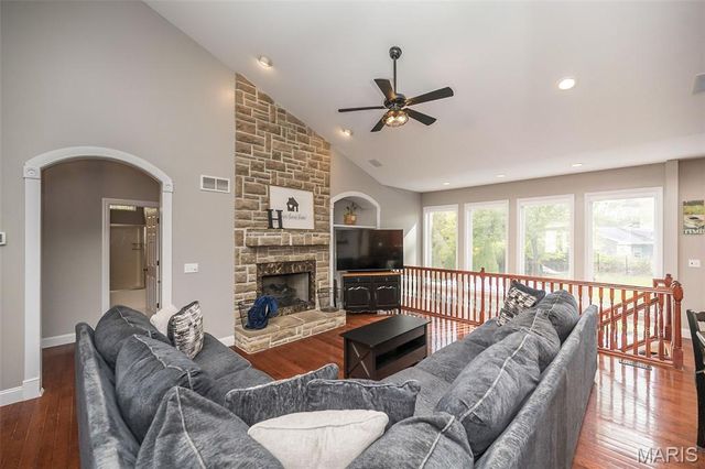 628 Tanya Court Drive, St Louis, MO 63129