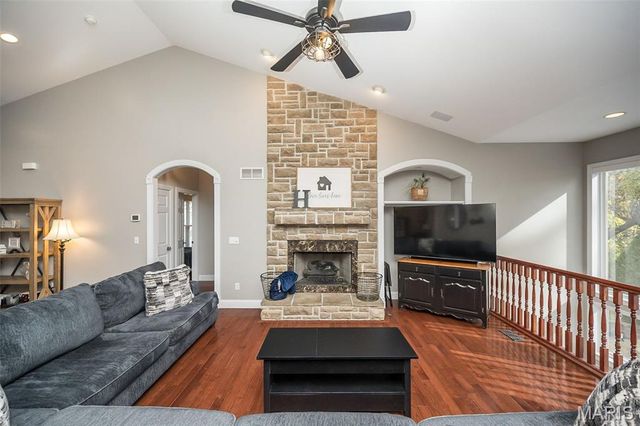 628 Tanya Court Drive, St Louis, MO 63129