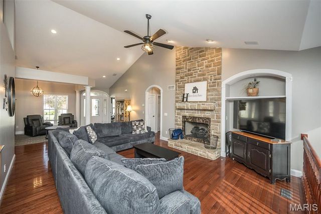 628 Tanya Court Drive, St Louis, MO 63129