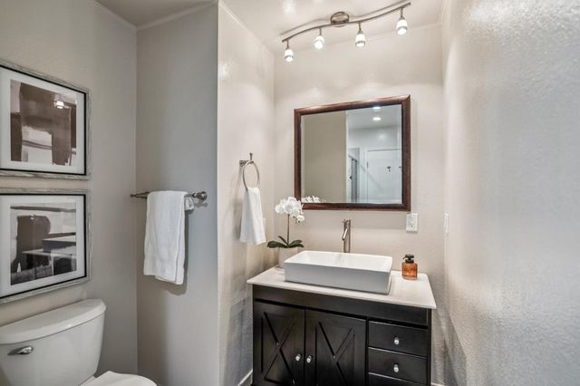 6 Wyndemere Vale, Monterey, CA 93940