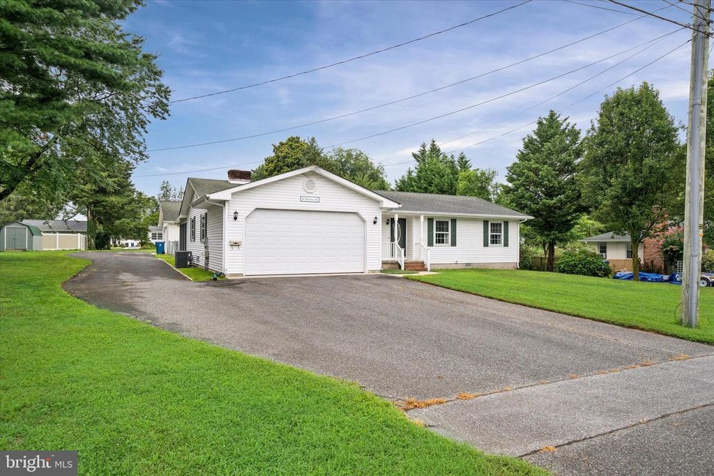 26 MEADOW AVE, Wyoming, DE 19934