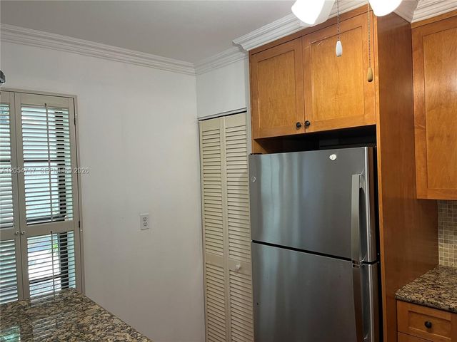 709 Curtiss Pkwy 11, Miami Springs, FL 33166